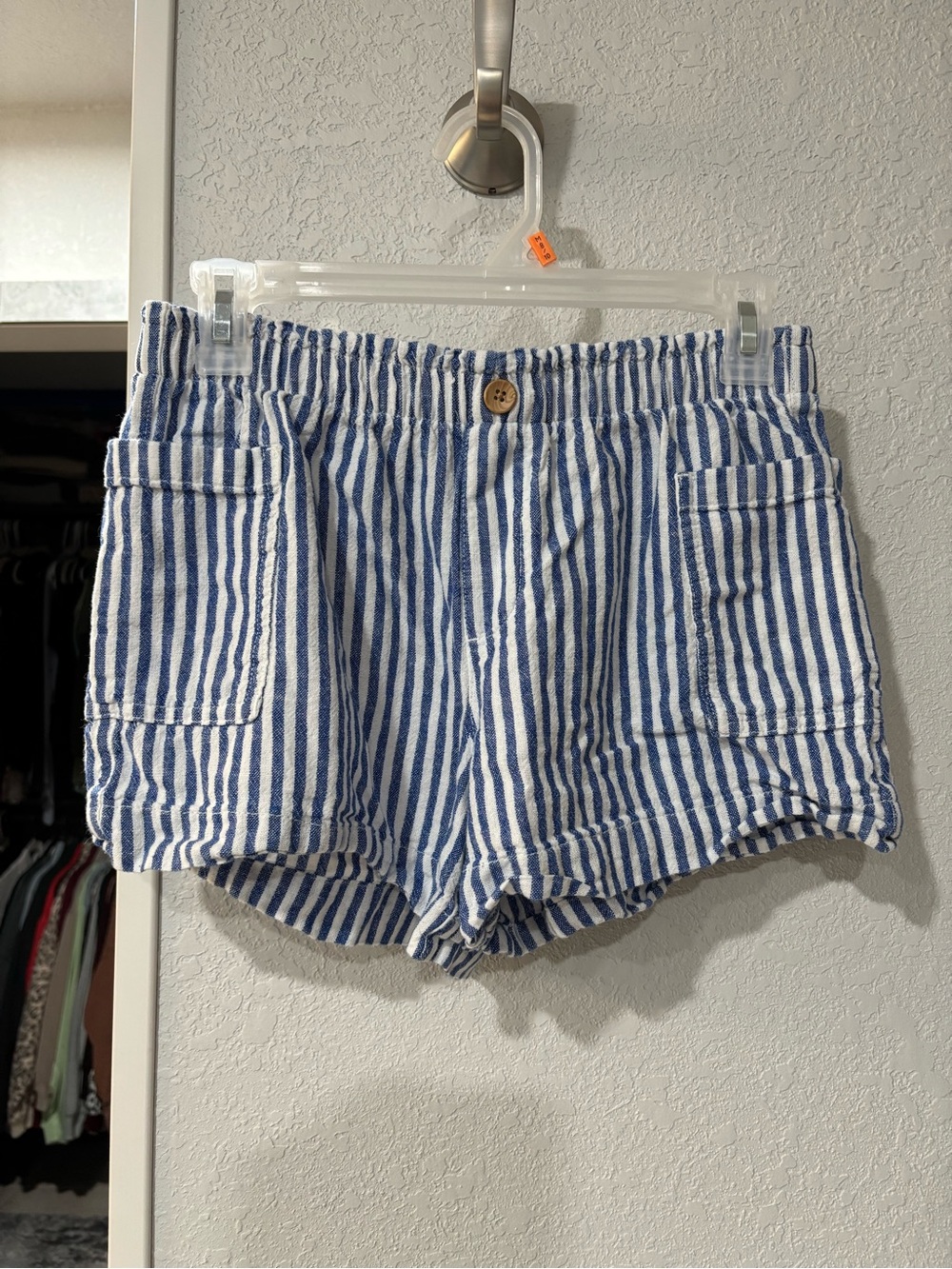 Old Navy Blue and White Striped Girls Shorts